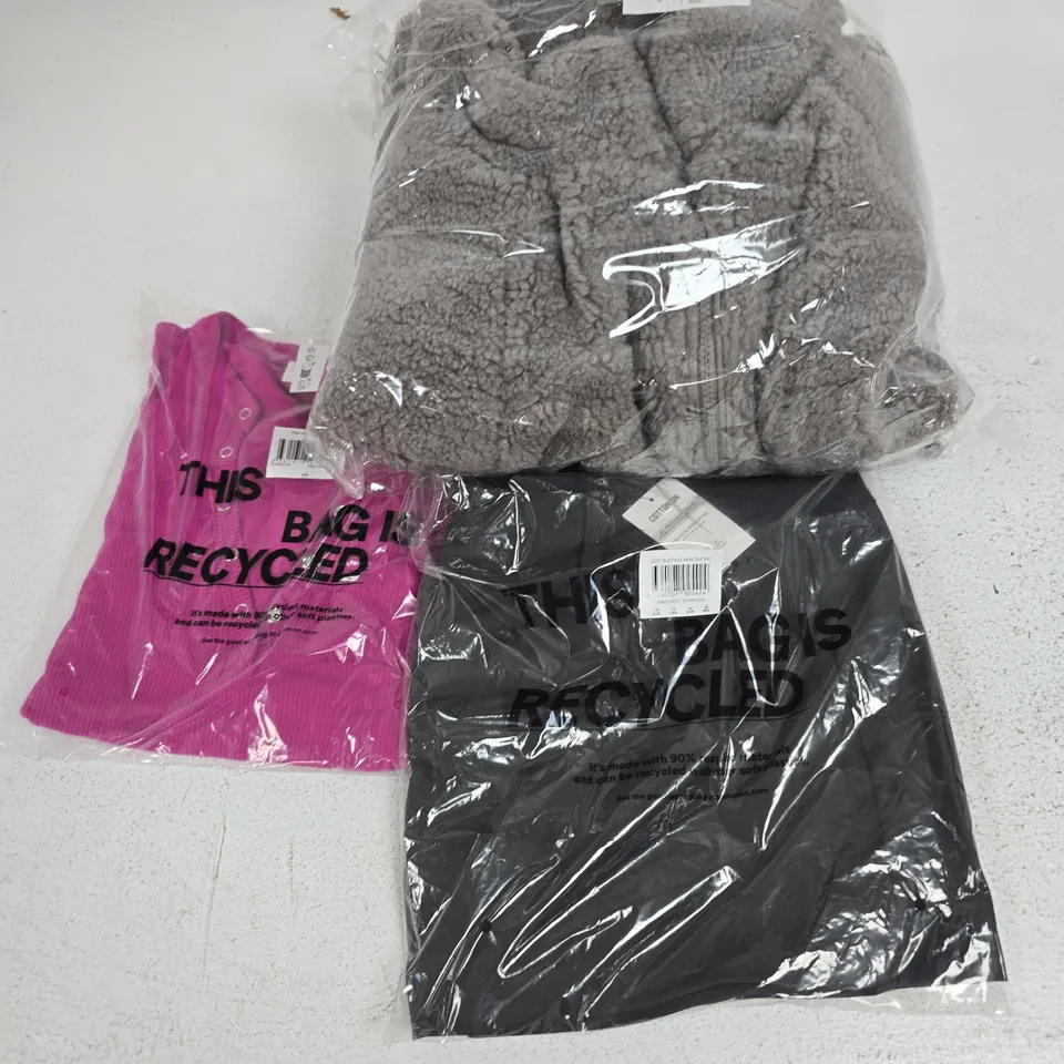 APPROXIMATELY 10 ASSORTED CLOTHING ITEMS IN VARIOUS SIZES, COLOURS & STYLES TO INCLUDE IZZY SUITING MINI SHORT, CROPPED SHERPA JACKET, RYAN HENLEY LONG SLEEVE, ETC