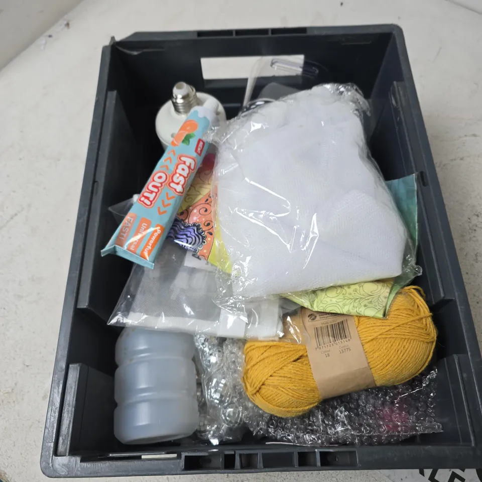 TOTE OF APPROXIMATELY 13 ASSORTED ITEMS TO INCLUDE: JOHN LEWIS FAN