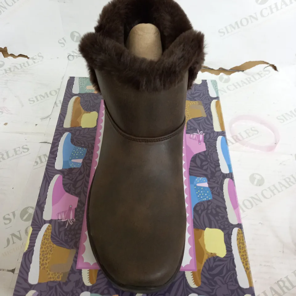 SKETCHERS GO WALK BOOTS IN BROWN SIZE