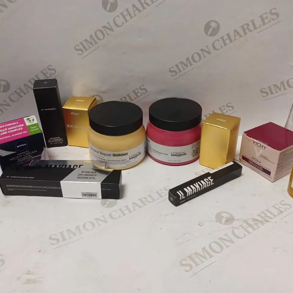 LOT OF APPROXIMATELY 26 COSMETICS ITEMS TO INCLUDE BPERFECT EKIN-SU SKIN PERFECTOR, NIVEA NOURISHING NIGHT CREAM, IL MAKIAGE FOUNDATION BLEDNING BRUSH, ETC