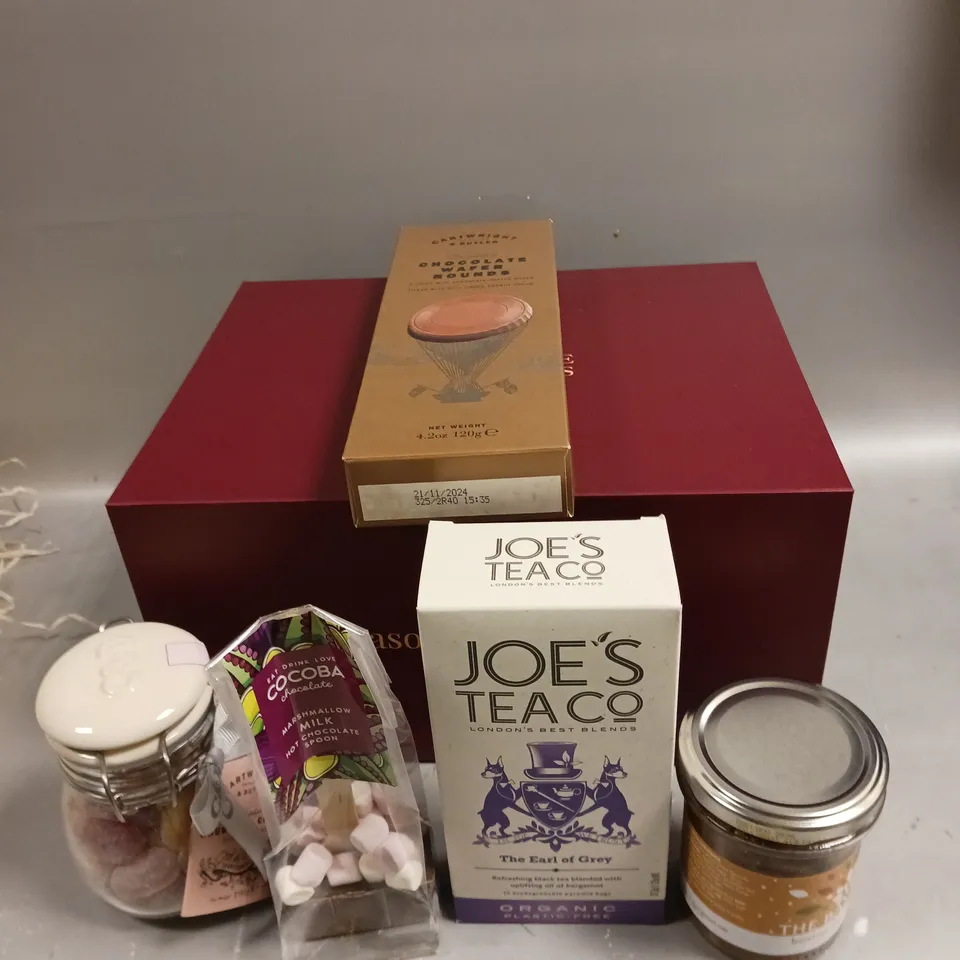 BOXED THE HANDMADE CHRISTMAS CO FOOD HAMPER