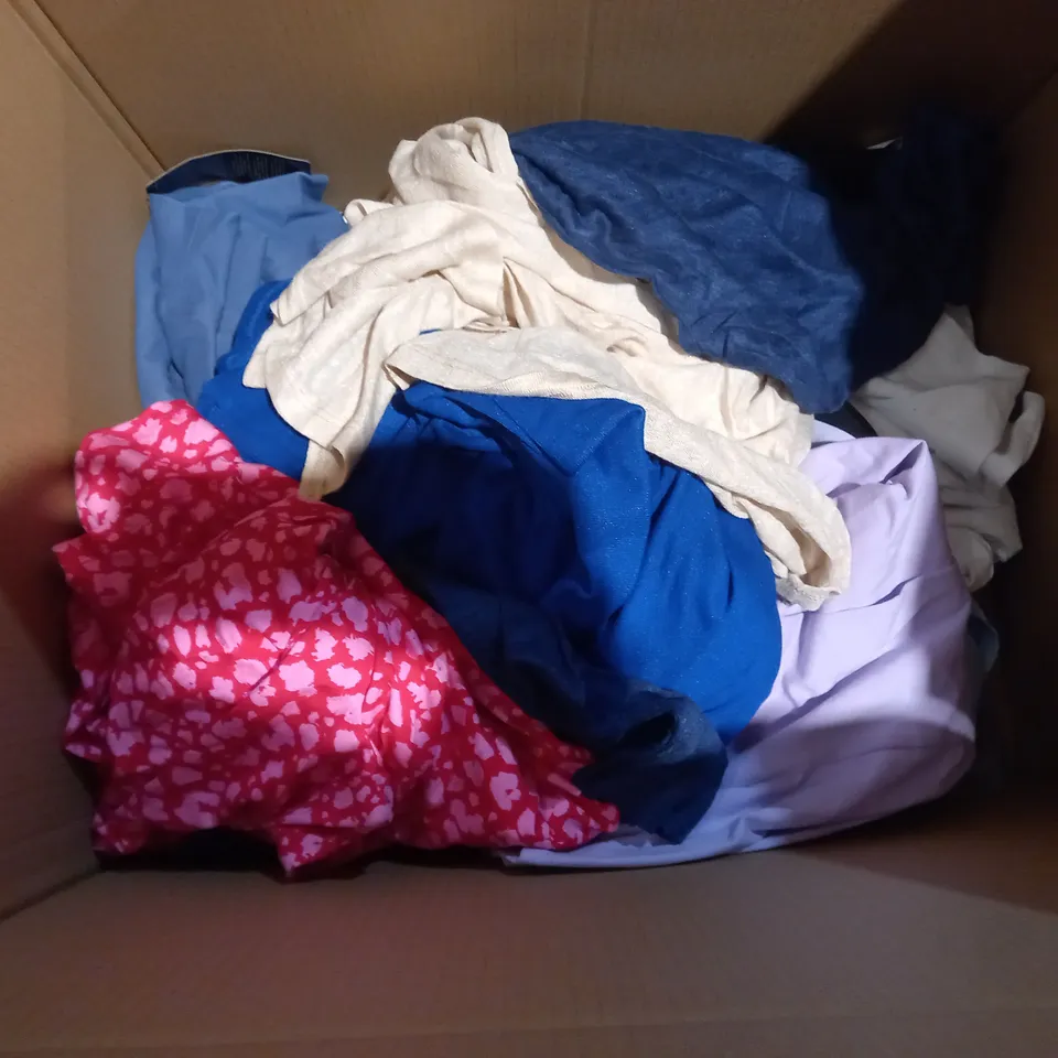 BOX OF APPROXIMATELY 10 ASSORTED ITEMS TO INCLUDE - KIM&CO CARDIGAN, OUT OF OFFICE TOP, AND KIM&CO PANTS ETC. 