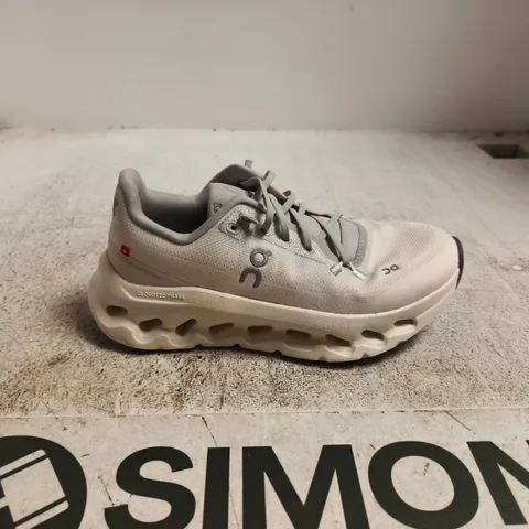 ON RUNNING CLOUD SNEAKERS – GREY/BEIGE, UK 4
