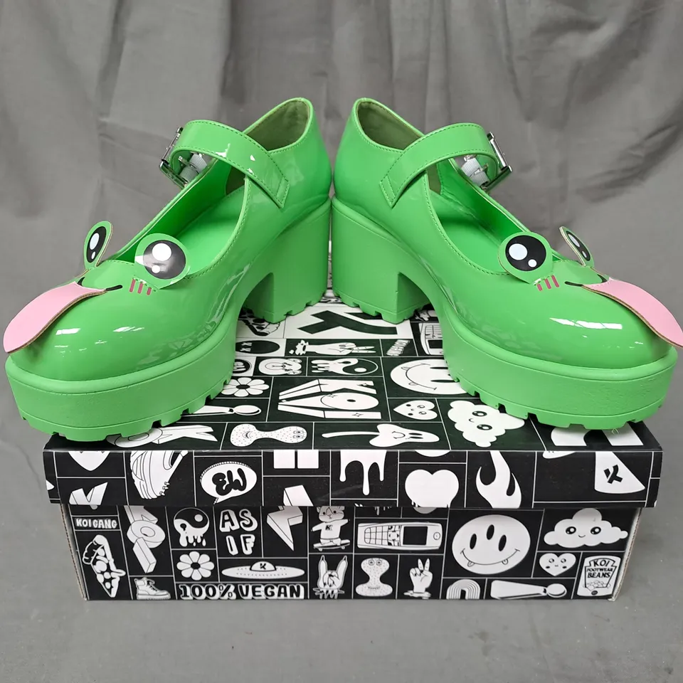 BOXED PAIR OF KOI VEGAN PLATFORM BLOCK HEEL SHOES IN GREEN SIZE 6
