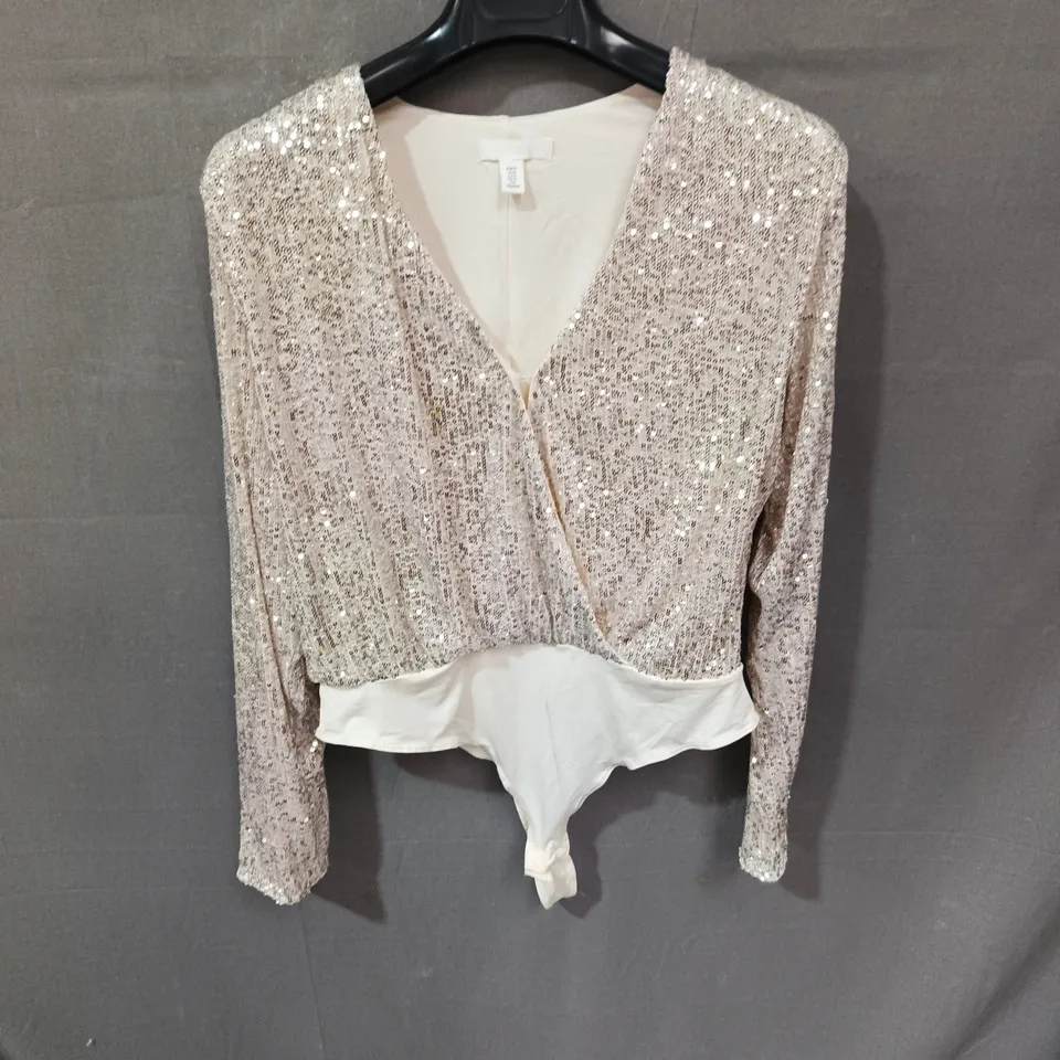 H&M SEQUIN WRAP BODYSUIT, PALE PINK, CROPPED – EU M (US M)