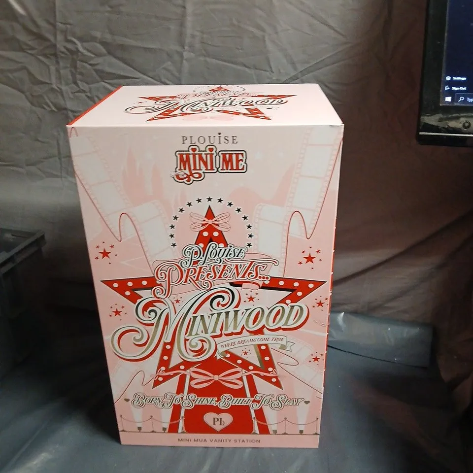 PLOUISE PRESENTS MINI ME MINI MUA VANITY STATION 