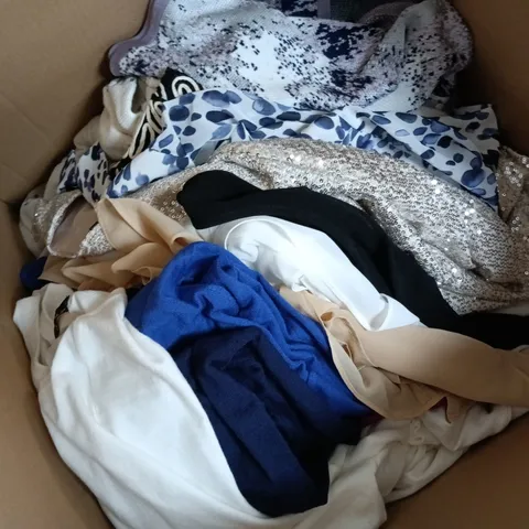 APPROXIMATELY 35 ASSORTED CLOTHING ITEMS IN VARIOUS SIZES, COLOURS & STYLES TO INCLUDE BRANDS SUCH AS SOSANDER, MARLAWYNNE, ETC - COLLECTION ONLY