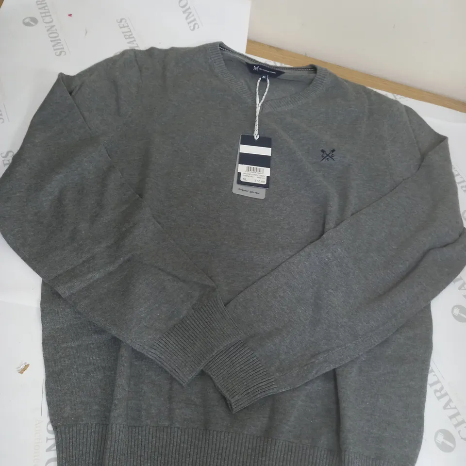 CREW CLOTHING COMPANY GREY V-NECK JUMPER SIZE XL