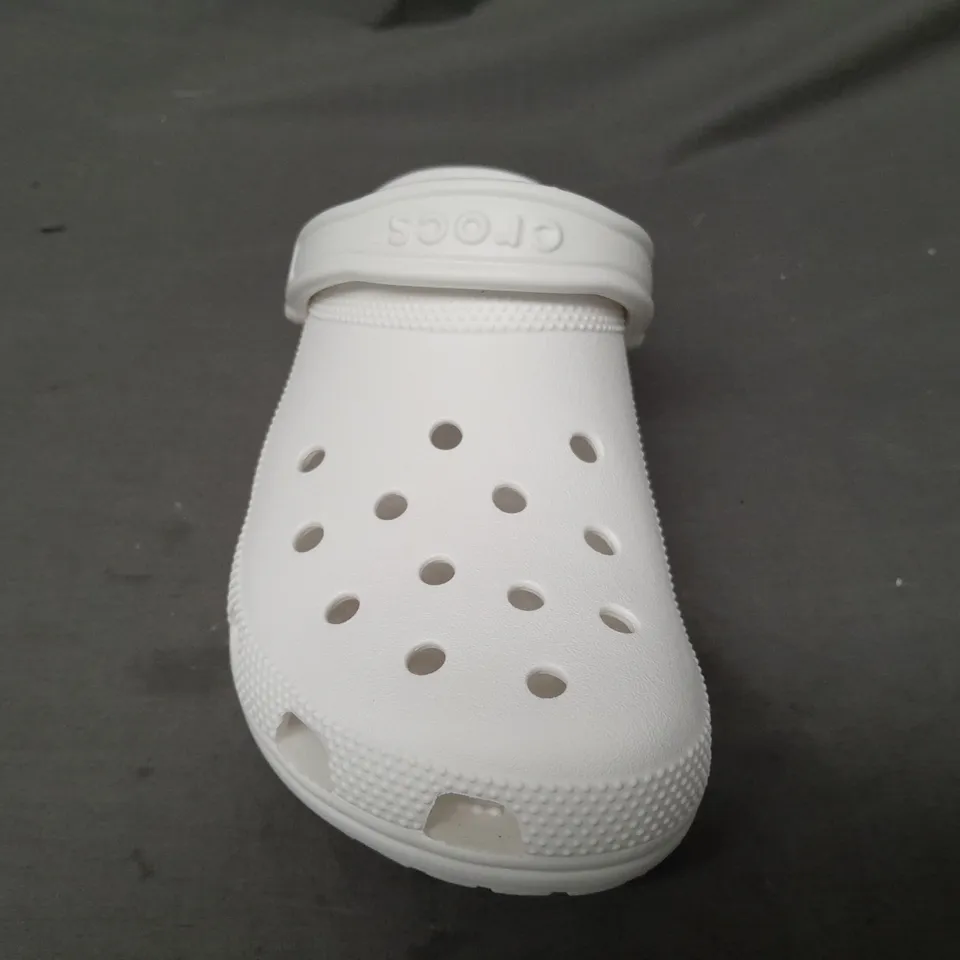 PAIR OF CROCS CLASSICS IN WHITE UK SIZE M6/W7