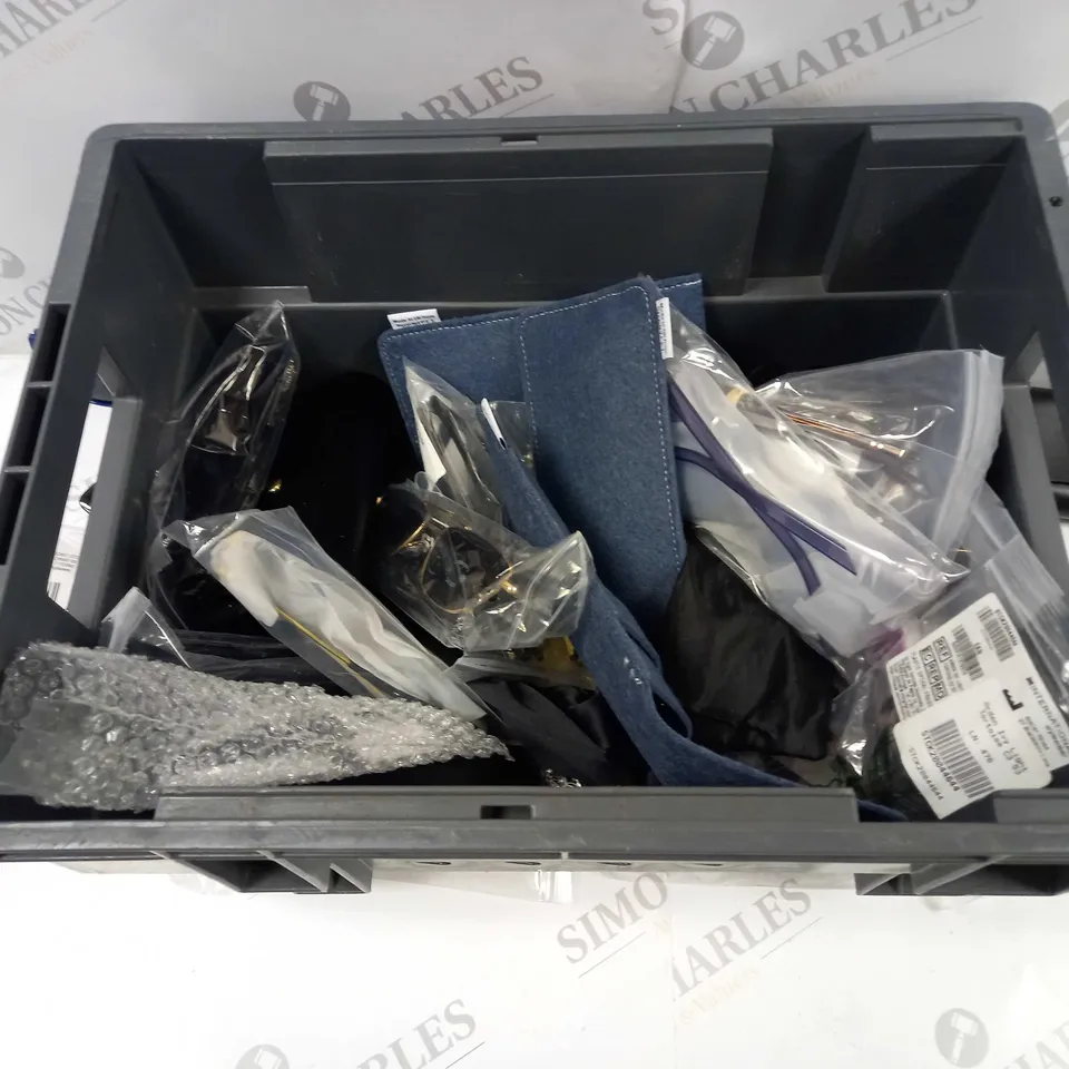 BOX TO CONTAIN APPROX. 26 X ASSORTED PAIRS OF GLASSES & SUNGLASSES. BRANDS AND SIZES VARY