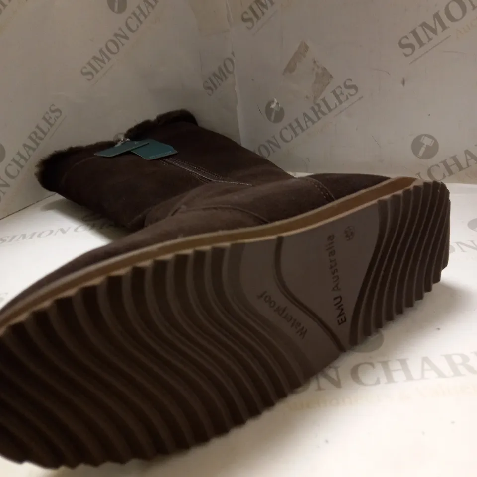 EMU MOONTA BOOTS ESPRESSO - SIZE 6