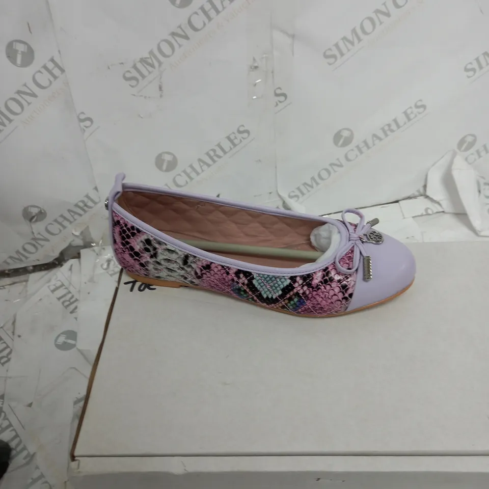 LILAC DETAILED BOXED PUMPS SIZE 4 