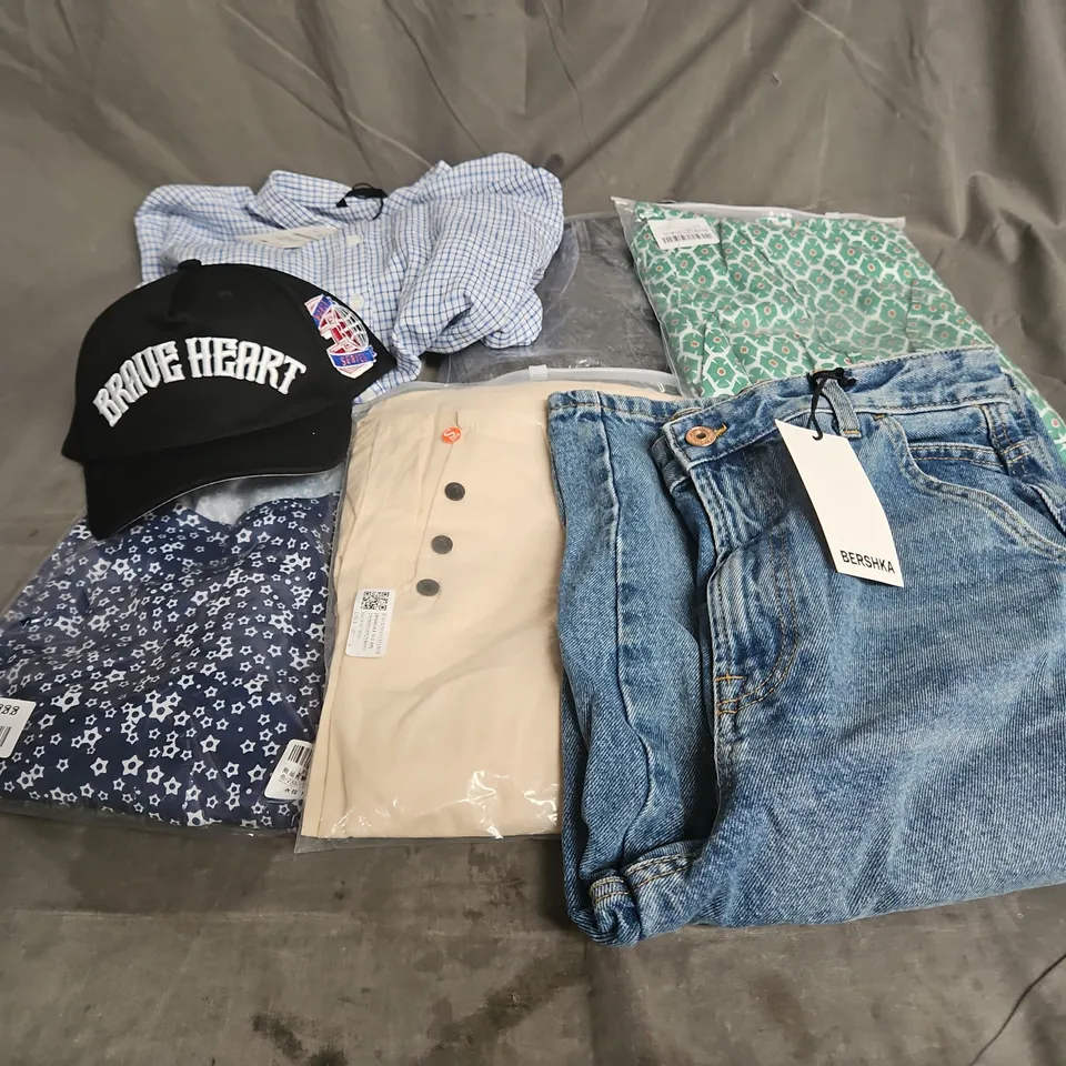 BOX OF APPROXIMATELY 20 ASSORTED CLOTHING ITEMS TO INCLUDE HAT, TOPS, SHORTS, ETC