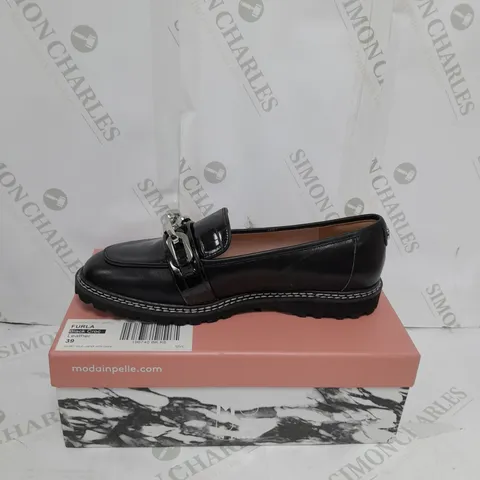 MODA IN PELLE BLACK LOAFERS SIZE 6