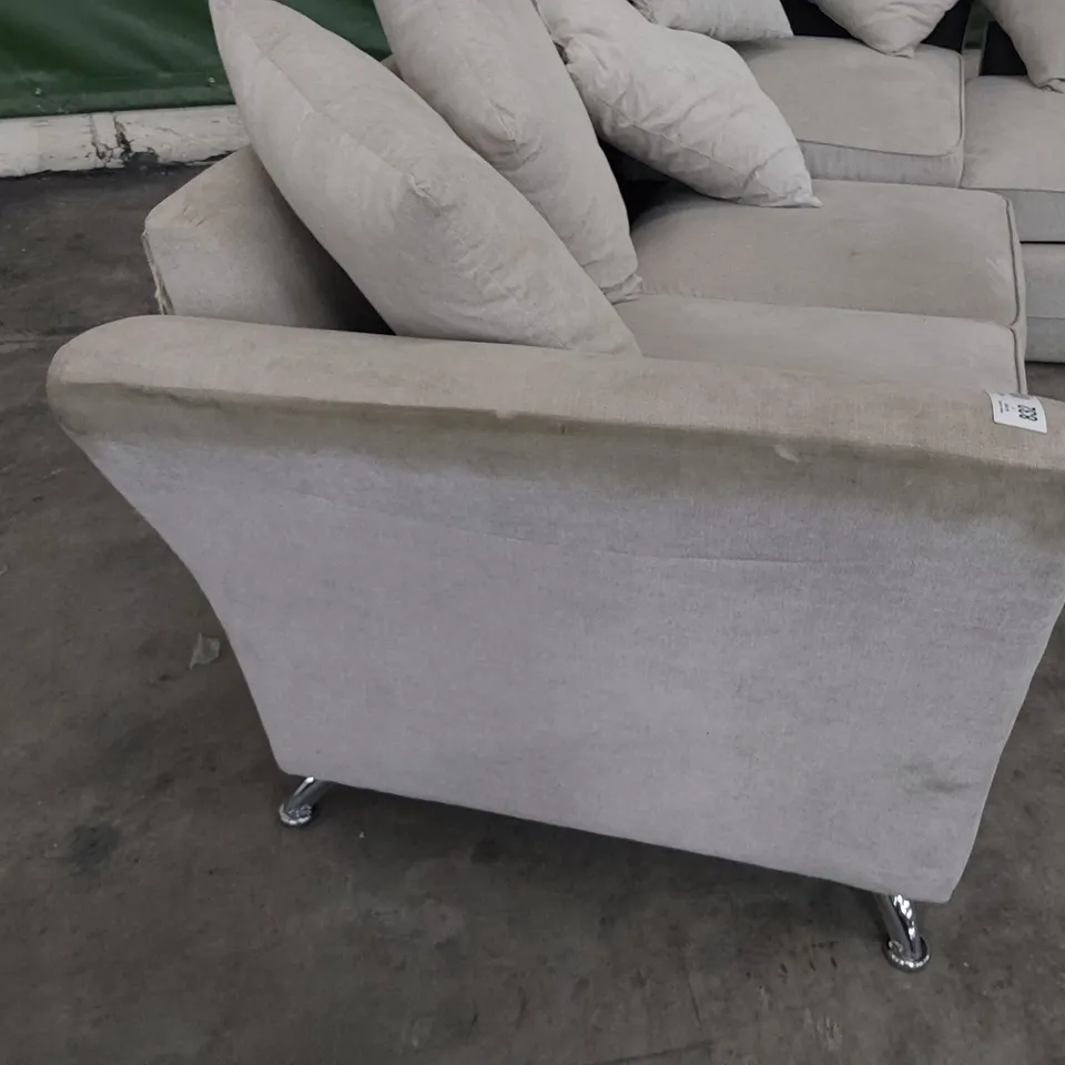 DESIGNER CORNER GROUPBWITH SCATTER CUSHIONS NATURAL FABRIC 