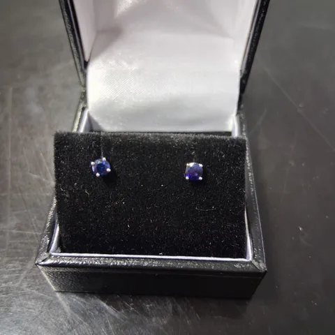 18CT WHITE GOLD STUD EARRINGS SET WITH BLUE SAPPHIRES 