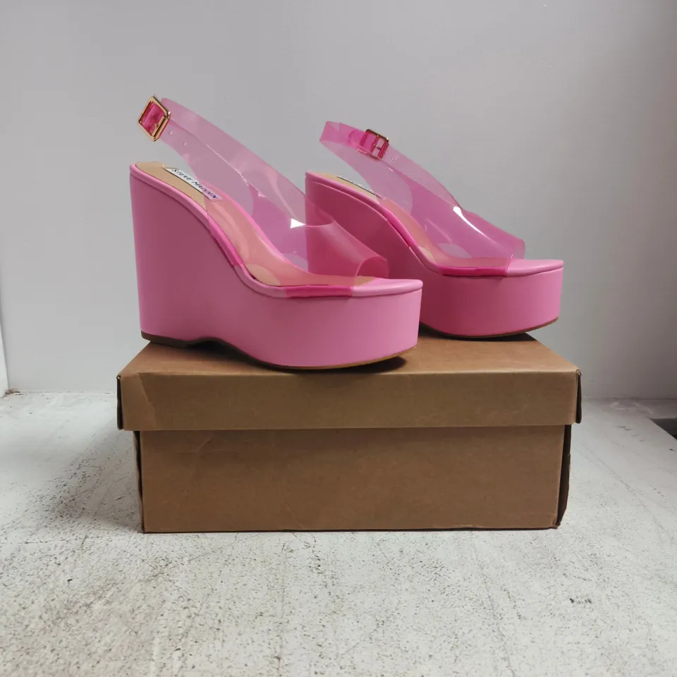 BOXED PAIR OF STEVE MADDEN PEEP TOE PLATFORM WEDGE HEEL SANDALS IN PINK SIZE EU 38