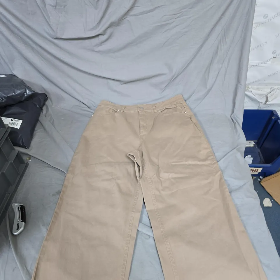 RUTH LANGSFORD WOMEN'S BEIGE TROUSERS – UK 12 (US 8)