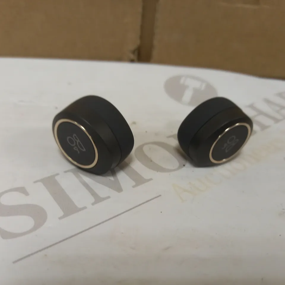 B&O E8 TRULY WIRELESS EARPHONES - CHARCOAL