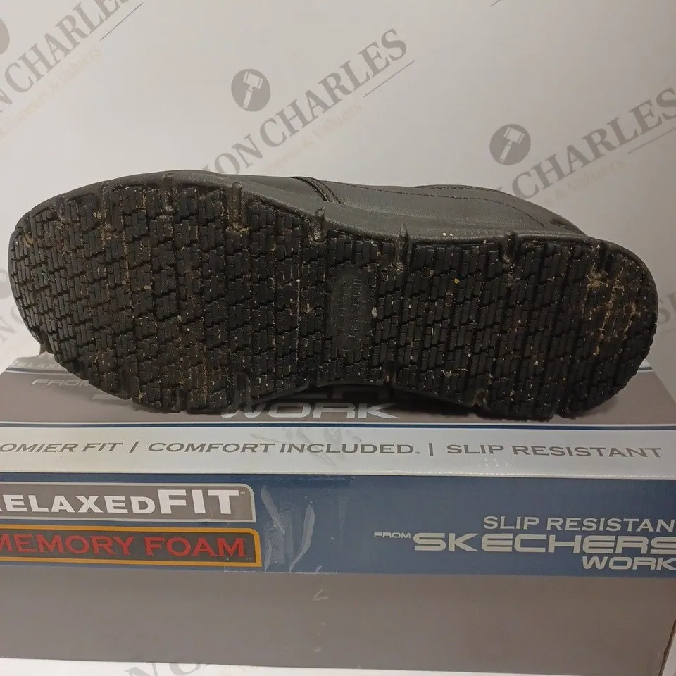 BOXED SKECHERS DOUBLE GORE SHOES, BLACK - SIZE 7