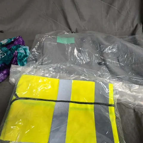 APPROXIMATELY 20 ASSORTED CLOTHING PRODUCTS IN VARIOUS STYLES & SIZES TO INCLUDE JUMPERS, T-SHIRTS, DRESSES ETC