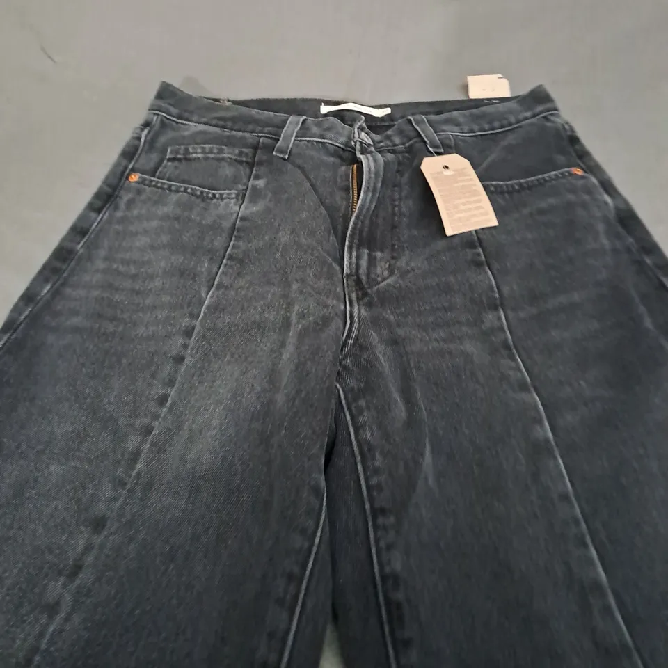 LEVI'S HIGH WAISTED MOM JEANS - SIZE 30 X 29