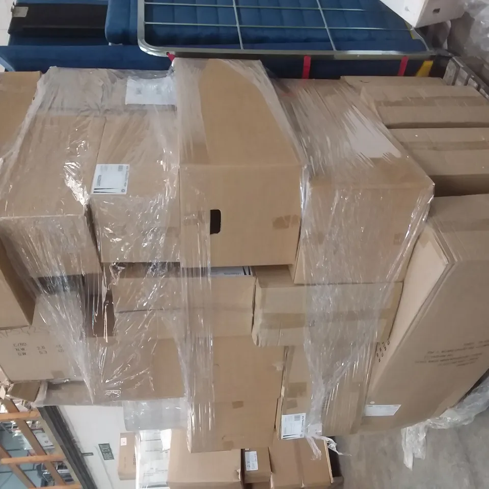 PALLET OF APPROXIMATELY 15 BOXES OF ASSORTED LAMPSHADES 