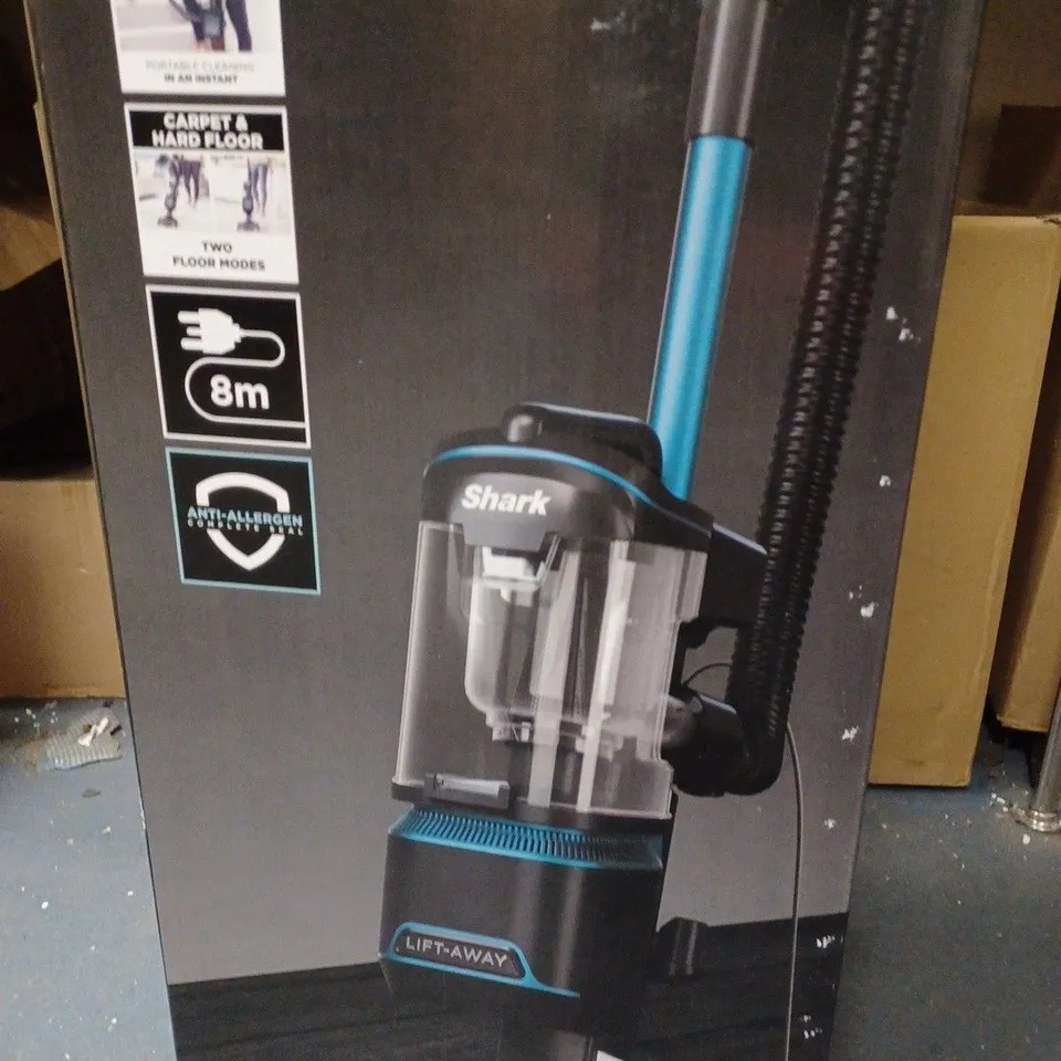 SHARK CORDED UPRIGHT ANTI HAIR WRAP VACUUM