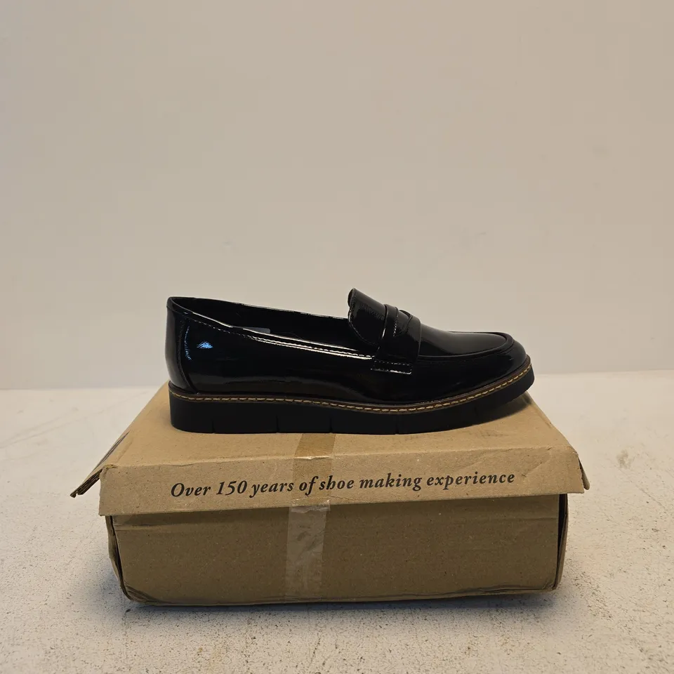 CUSHION WALK BLACK PATENT LOAFERS – UK 7 (STYLE 12102)