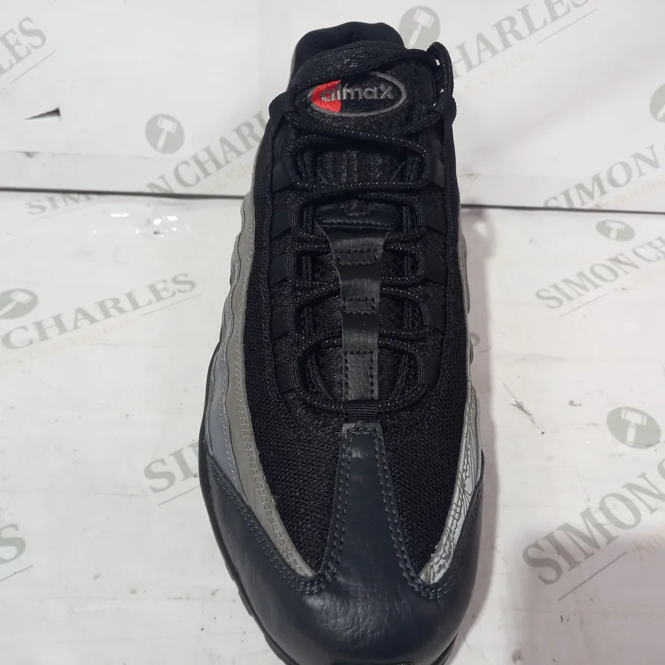 BOXED PAIR OF NIKE AIR MAX SHOES IN GREY/BLACK UK SIZE 11