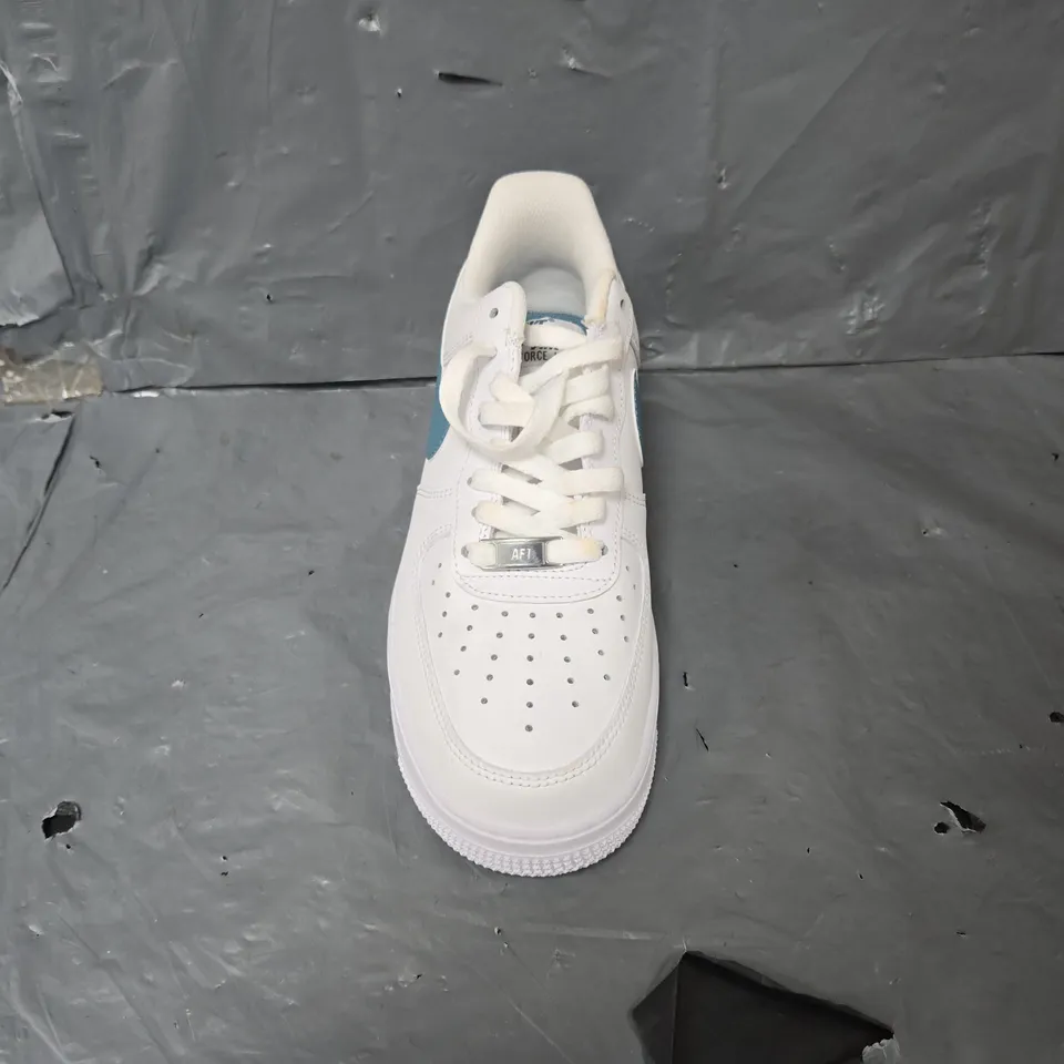 UNBOXED PAIR OF NIKE AF1 TRAINERS IN WHITE/BLUE - UK 8