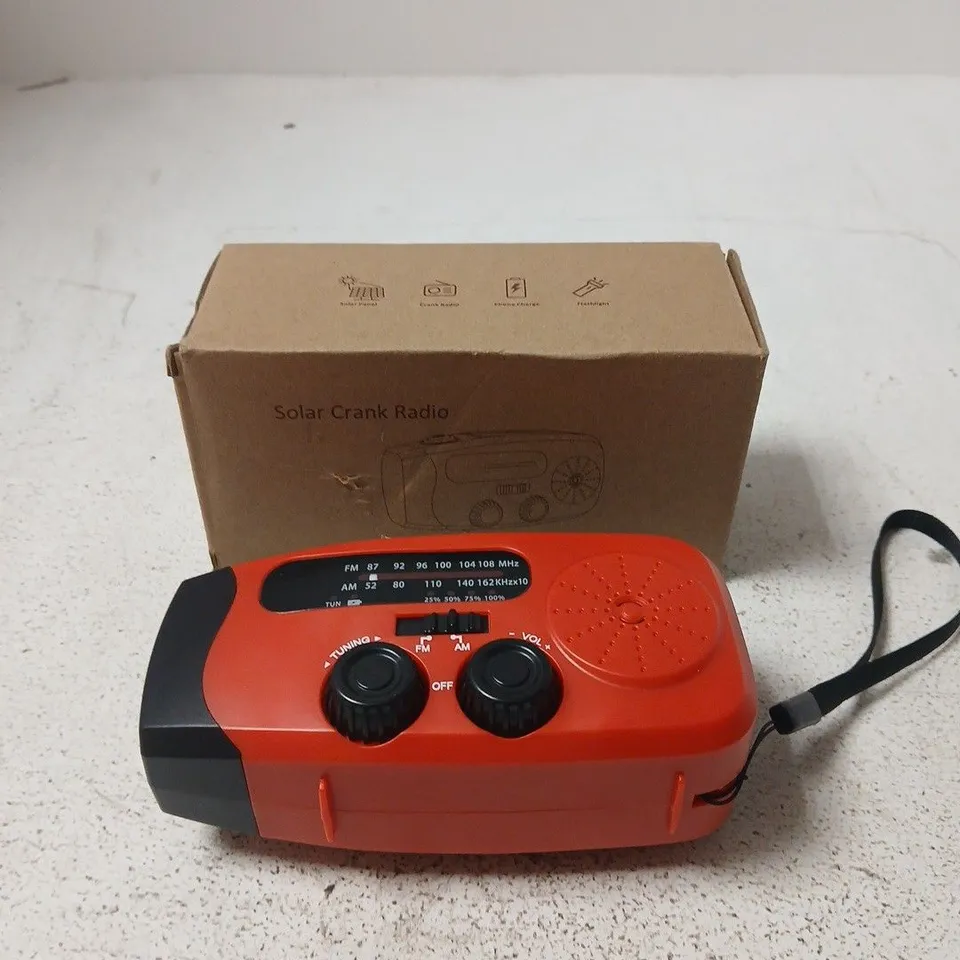 SOLAR CRANK RADIO – PORTABLE SOLAR/CRANK RADIO