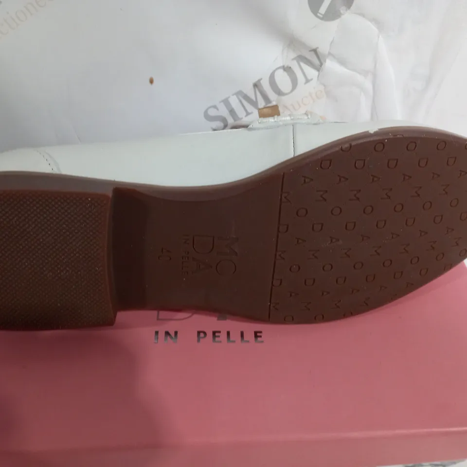 PAIR OF MODA IN PELLE ENLEENA OFF WHITE LEATHER SIZE 6,5