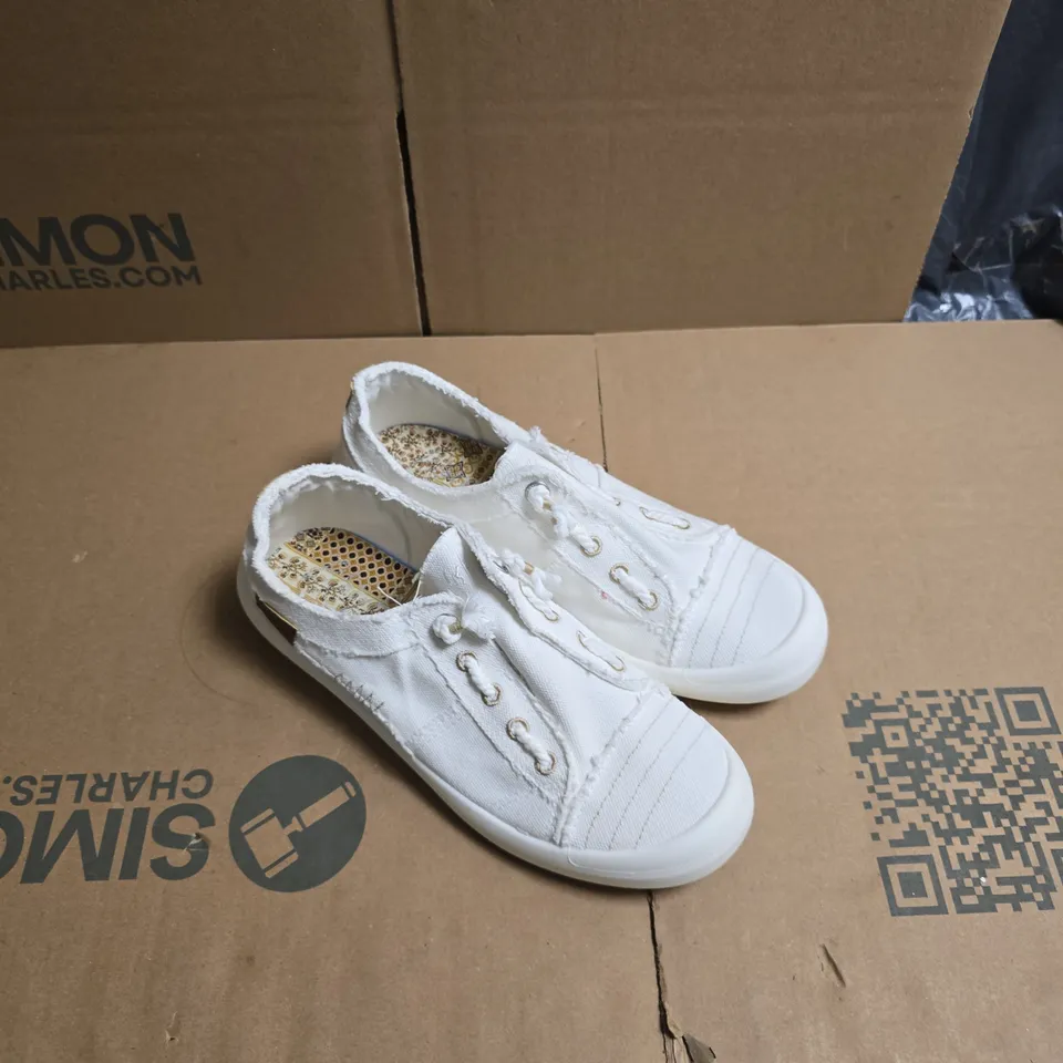 BLOWFISH MALIBU WHITE CANVAS SNEAKERS UK 6