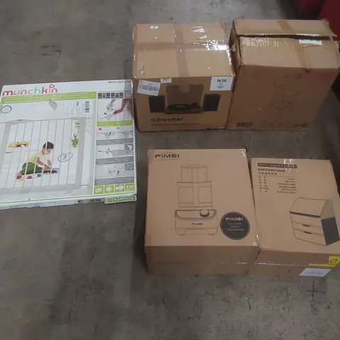PALLET OF ASSORTED ITEMS INCLUDING: UDREAMER TURNTABLE, FULL-SIZE FOOD PROCESSOR, CHAIR, DRESSING CASE, BABY GATE ECT
