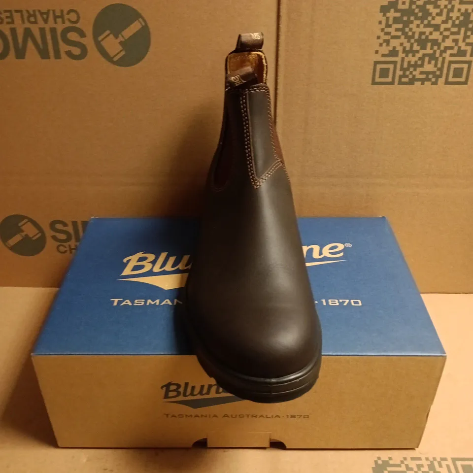 BOXED PAIR OF BLUNDSTONE 550 WALNUT BROWN CLASSIC CHELSEA BOOTS - 10