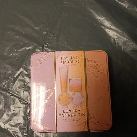 BOX OF APPROXIMATELY 7 ASSORTED COSMETIC BOXSETS TO INCLUDE:LUXURY PAMPER TIN AND MANICURE SET