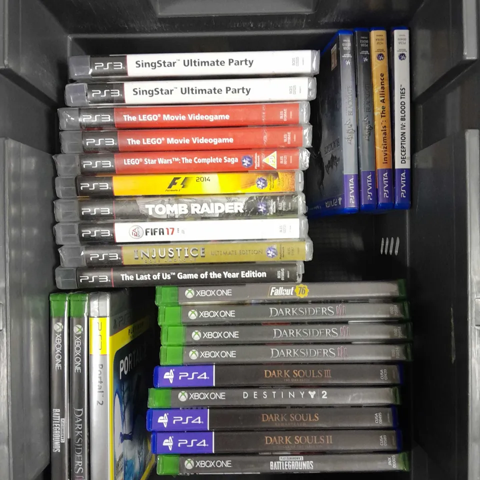 APPROXIMATELY 30 ASSORTED VIDEO GAMES FOR VARIOUS CONSOLES TO INCLUDE FALLOUT 76, FIFA 21, DESTINY 2 ETC 