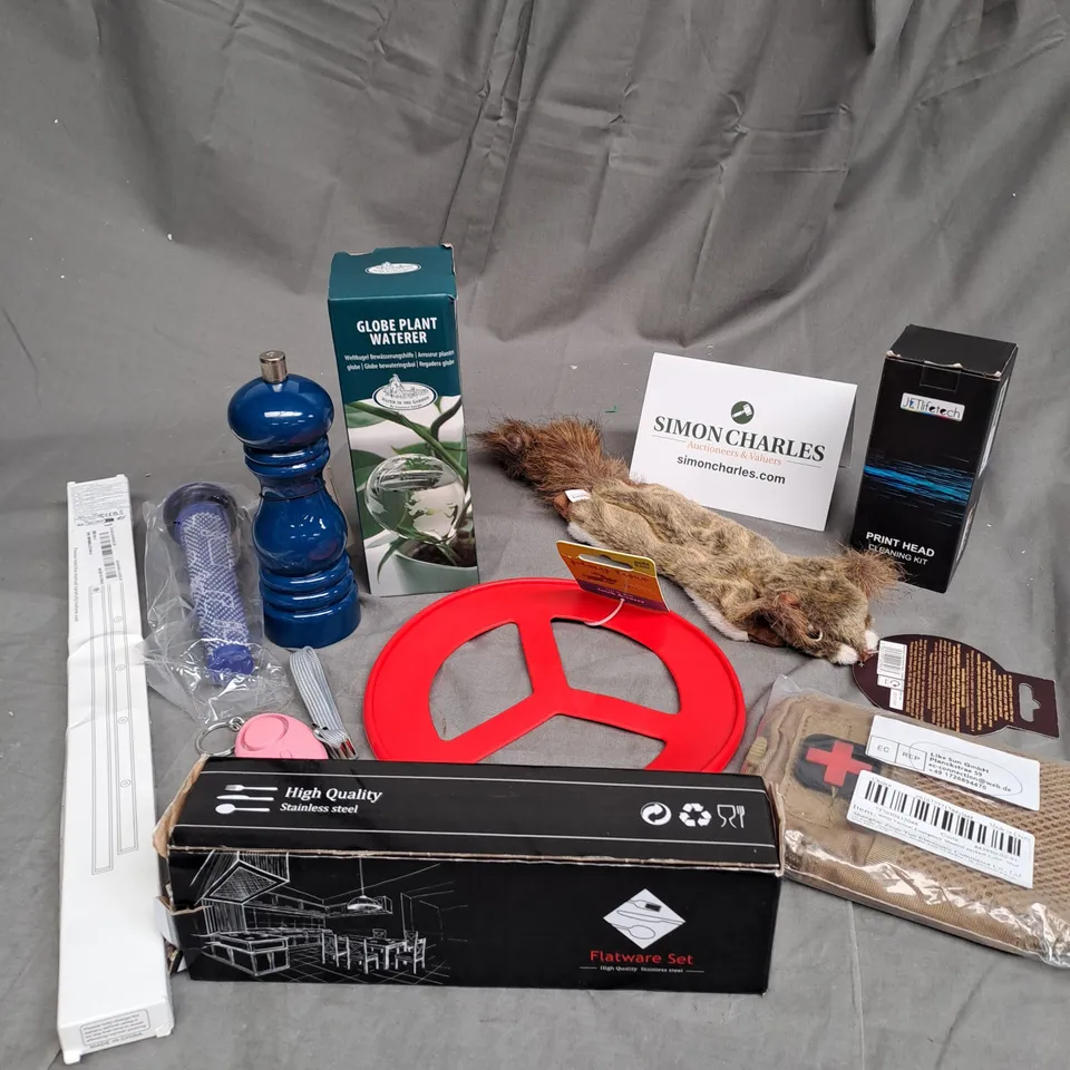 APPROXIMATELY 20 ASSORTED HOUSEHOLD PRODUCTS TO INCLUDE PEPPER MILL, PRINT HEAD CLEANING KIT, GLOBE PLANT WATERER ETC - COLLECTION ONLY