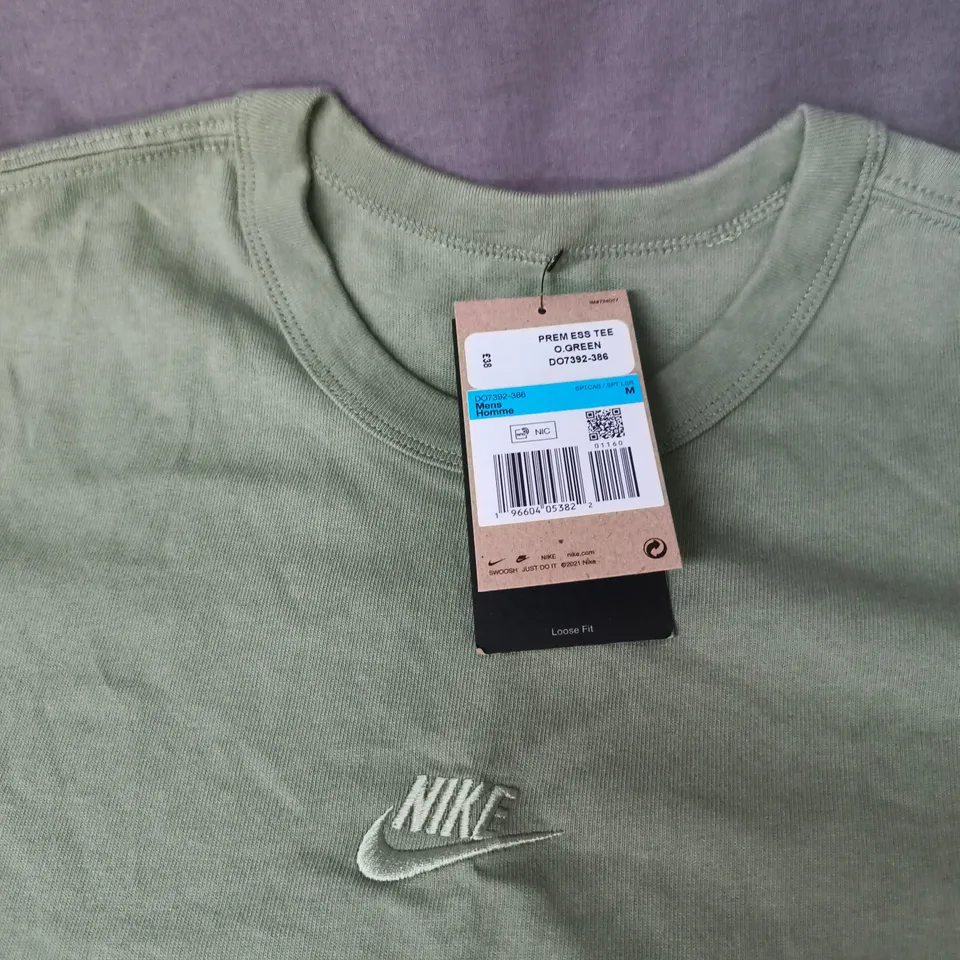 NIKE LOGO CASUAL TEE - SIZE M