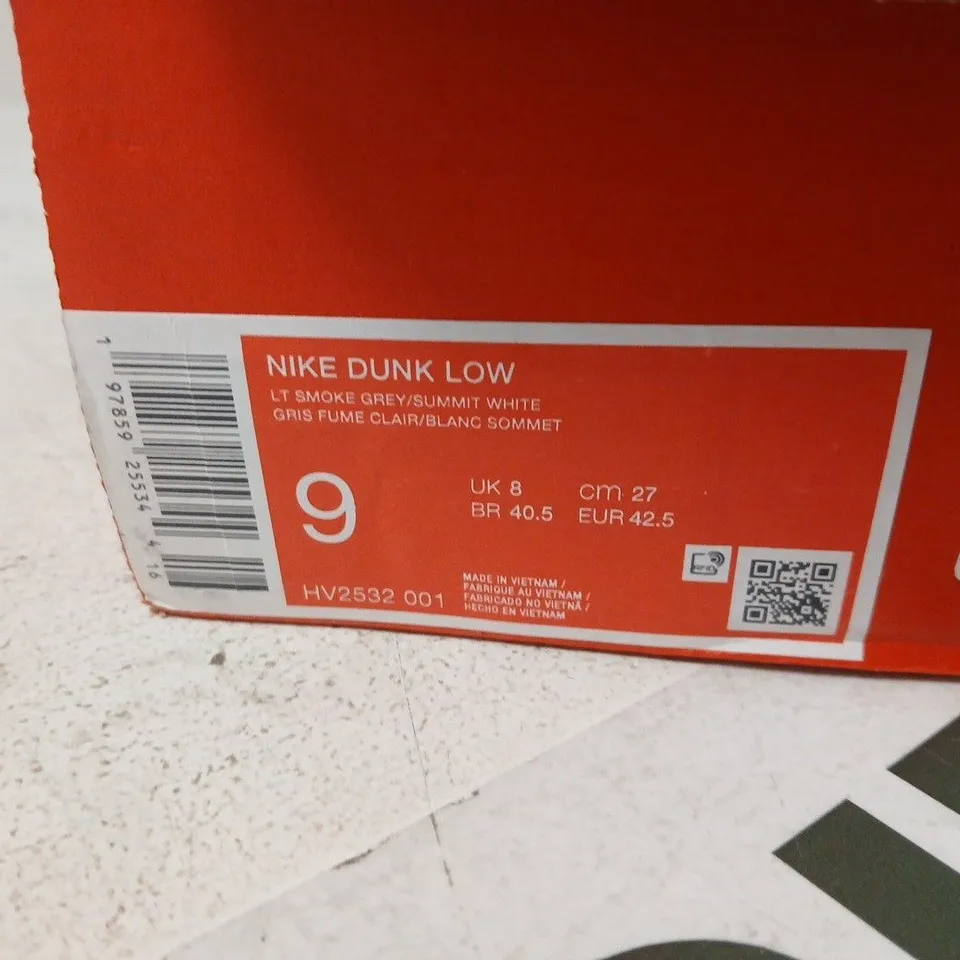 BOXED PAIR OF NIKE DUNK LOW SNEAKERS – GREY/BLACK (UK 8)