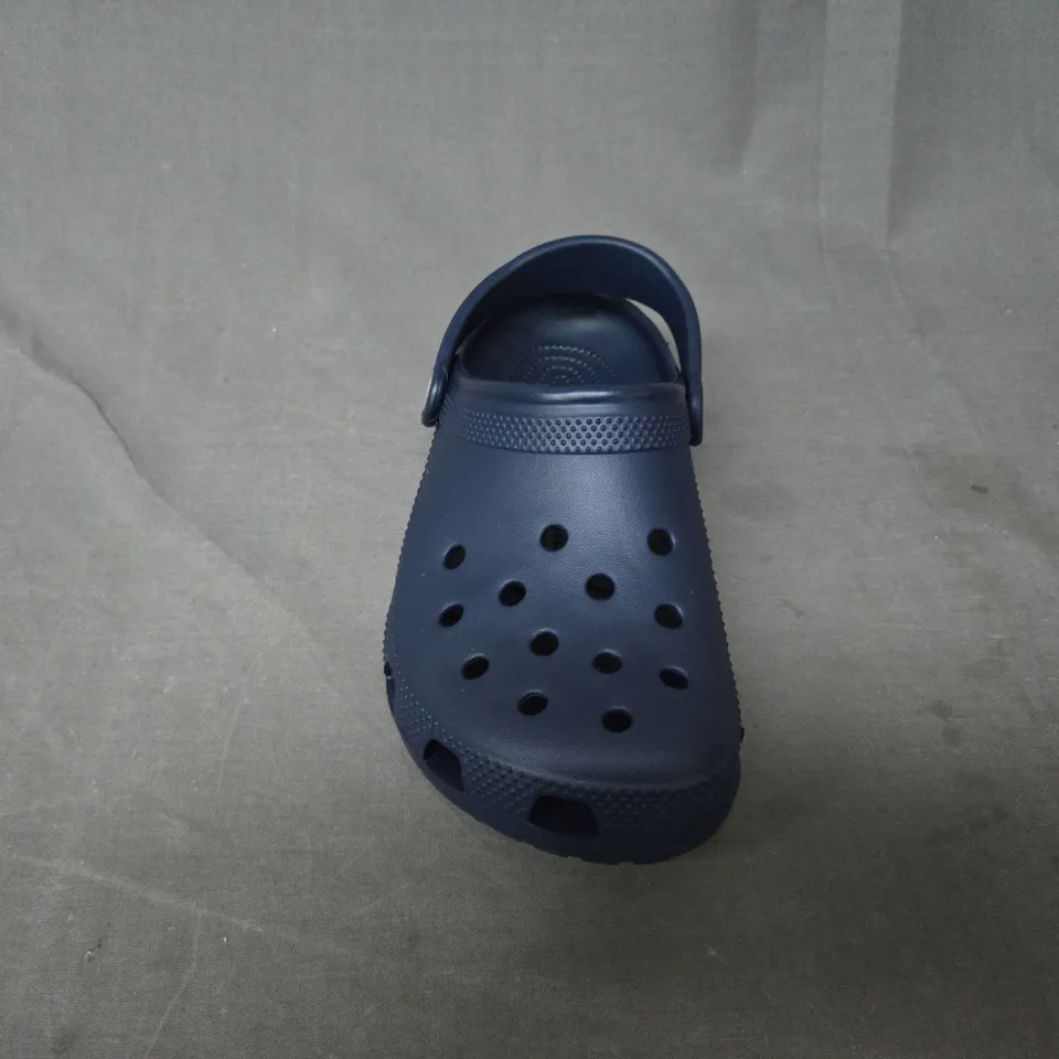 CROCS CLASSIC CLOG K IN NAVY - UK J3