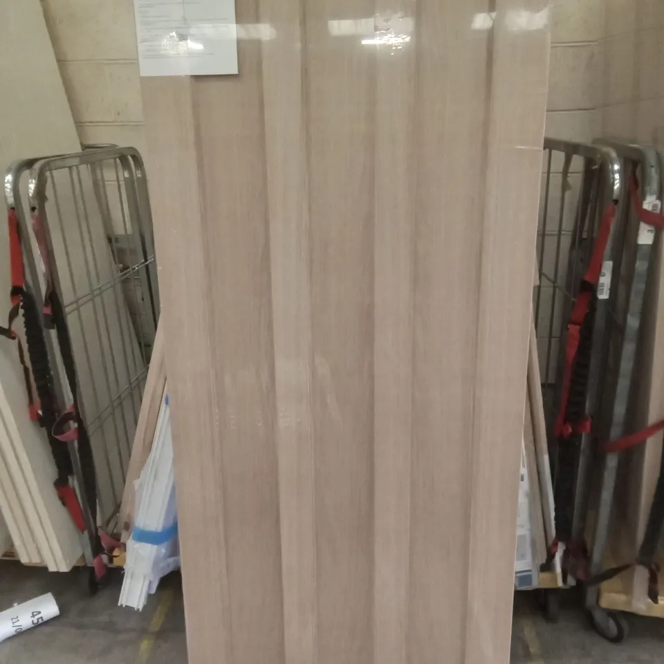VERTICAL 3 PANEL OAK VENEER INTERNAL DOOR 1981×838MM