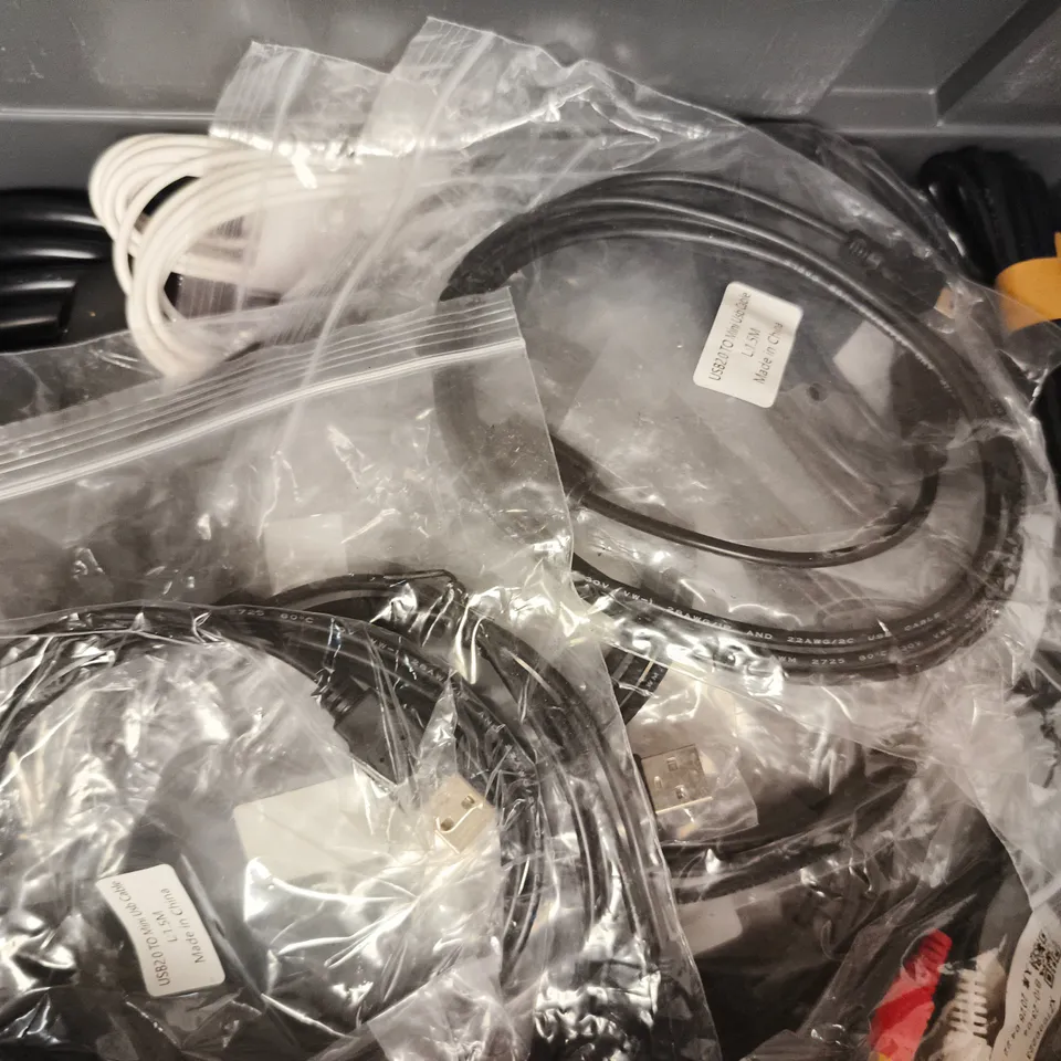 APPROXIMATELY 10 ASSORTED HOUSEHOLD ELECTRONIC ITEMS