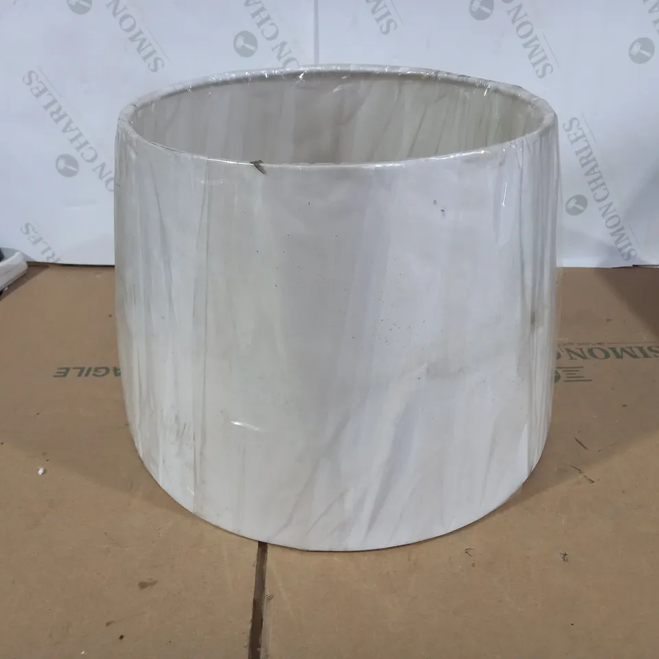 WHITE MEDIUM SIZED LAMP SHADE