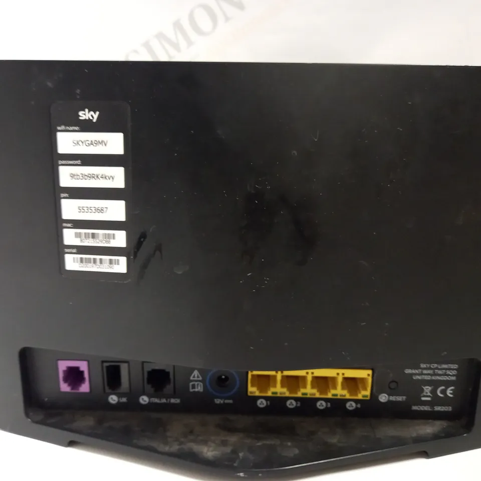 SKY Q BROADBAND HUB 4 - BLACK SR203