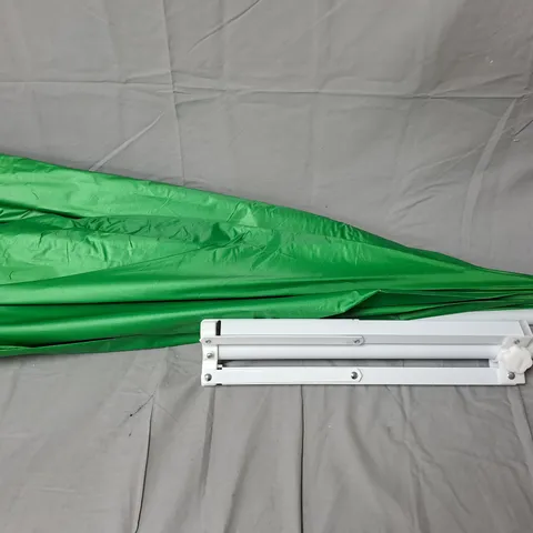 UNBRANDED BEACH UMBRELLA - GREEN
