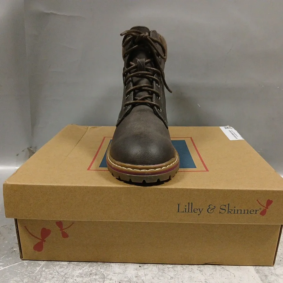 BOXED PAIR OF LILLEY & SKINNER ANKLE BOOT IN DUSTY BROWN SIZE 4