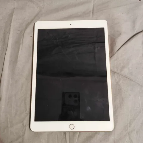 APPLE IPAD TABLET IN ROSE GOLD - MODEL UNSPECIFIED