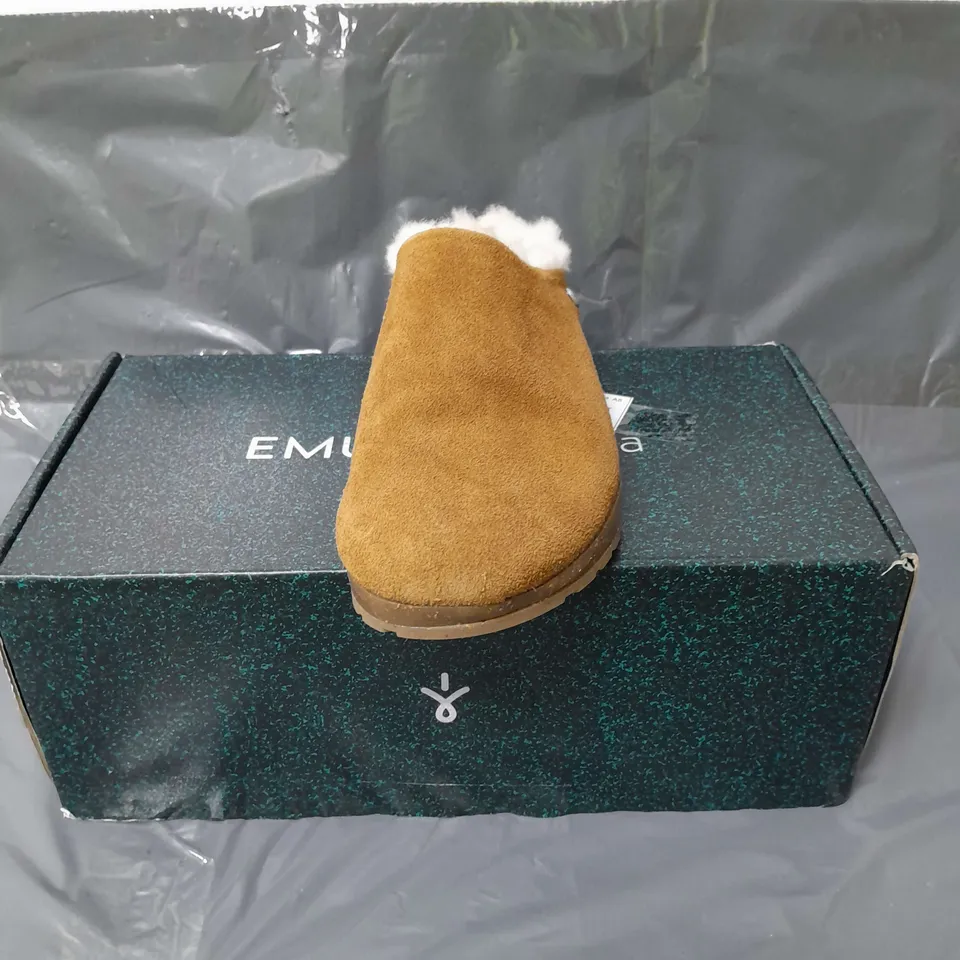 EMU AUSTRALIA SUEDE SLIPPERS SHEEPSKIN LINING CHESTNUT SIZE 7